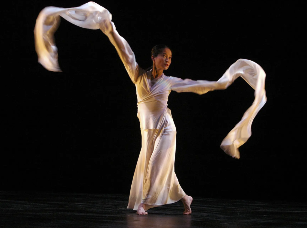 Nai-Ni Chen performing in Passage to the Silk River